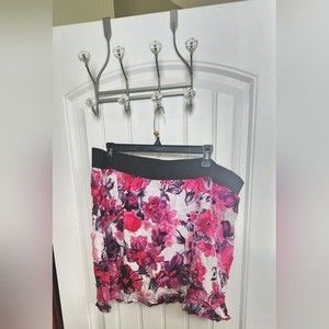 ❤️3/$25 Women's Plus-Size Floral Mini Skirt 💐🌹
